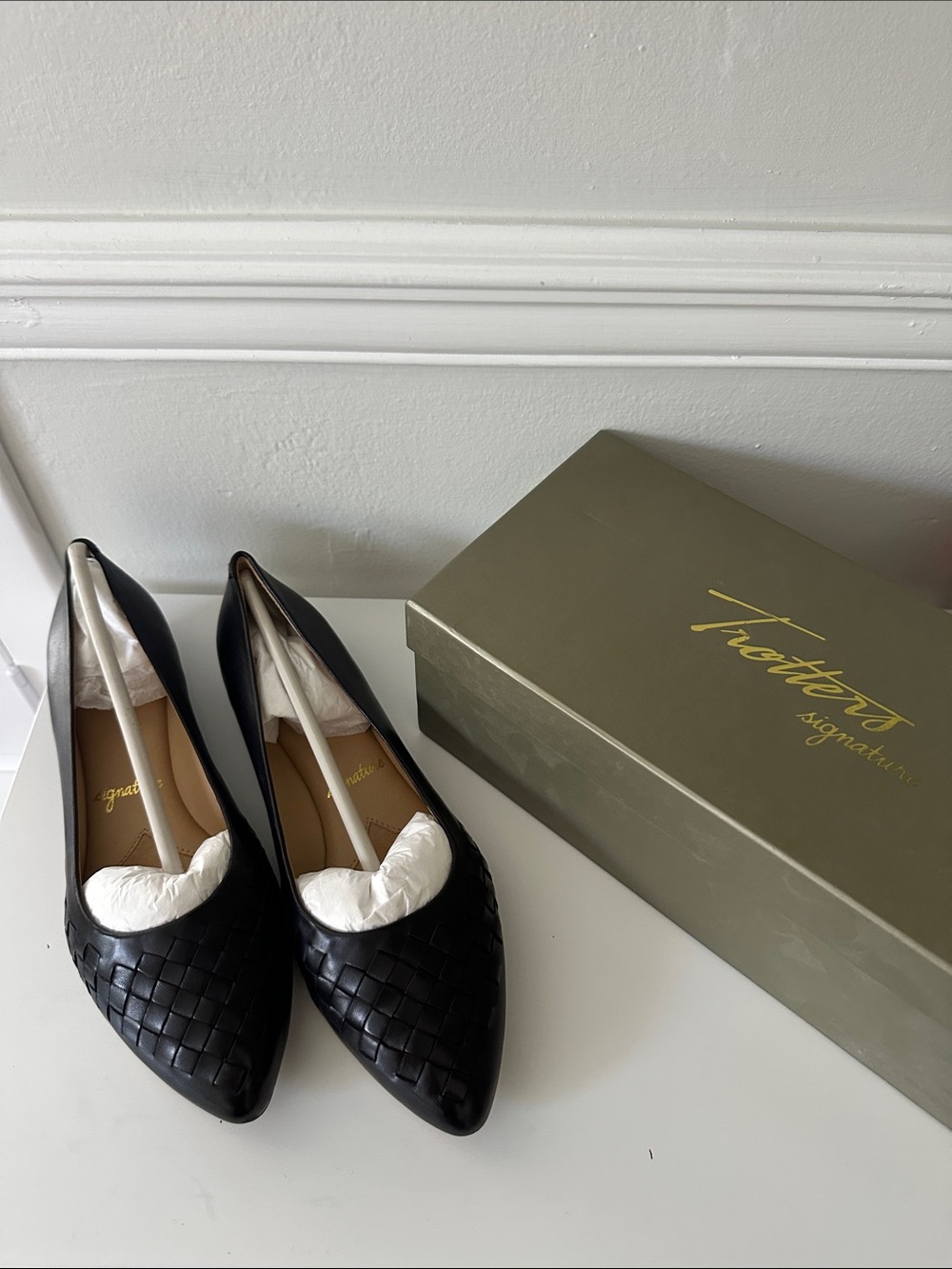 BNIB Trotters ESTEE Black Woven Pointed-Toe Ballet Flats - Sz. 6